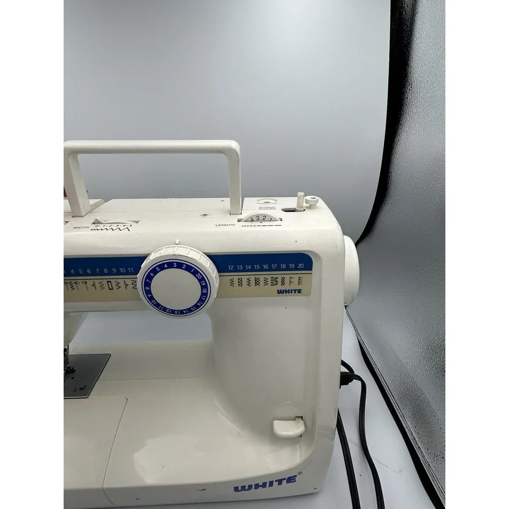 White Jeans Machine Sewing Machine With Foot Pedal Model 4042 Works W/ Manual